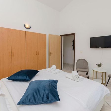Apartments Anton Vodice Esterno foto